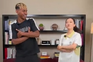 开云-亚马尔参加活动，跳起网上爆火的《大展鸿图》舞