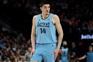 开云-隔扣所有人！扎克-埃迪上半场6中5得10分6板1助1帽