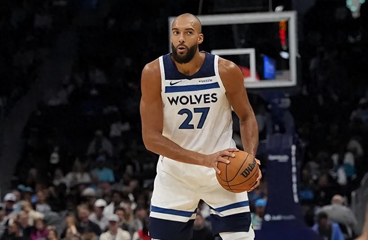 开云-太离谱了！打26分钟得9分，正负值-38，球迷：DPOY被你弄成了笑话