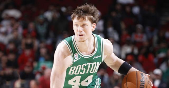 开云-Shams：凯尔特人与双向球员马克斯-舒尔加签下两年标准合同