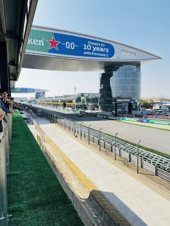 开云体育官网-探营上赛道围场，这些精彩不容错过|F1|上海国际赛车场|F1中国大奖赛|车迷|赛事_新浪体育_新浪新闻